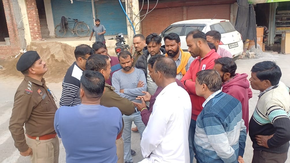 Protest outside cabinet minister's colony