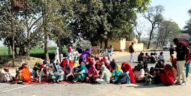 Sirsa-Chandigarh highway jammed for two hours for the release of shopkeepers, police station surrounded
