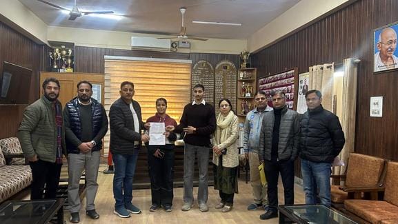 Daksh of Par Dhar Totoh School tops in district level examination