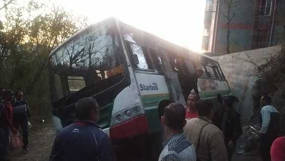 The pressure pipe of the bus burst, the accident was averted due to the wisdom of the driver