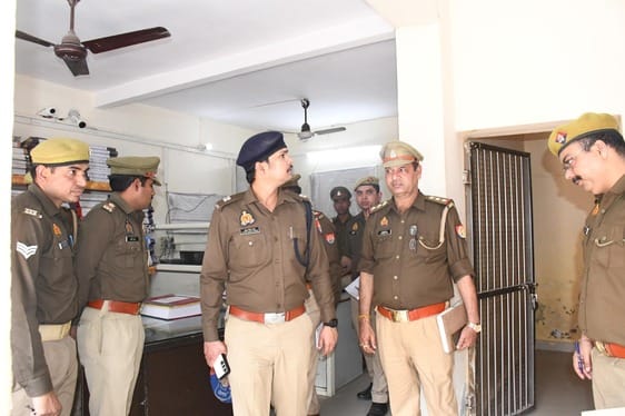 SP City inspected Lisadi Gate police station, gave instructions for cleanliness
