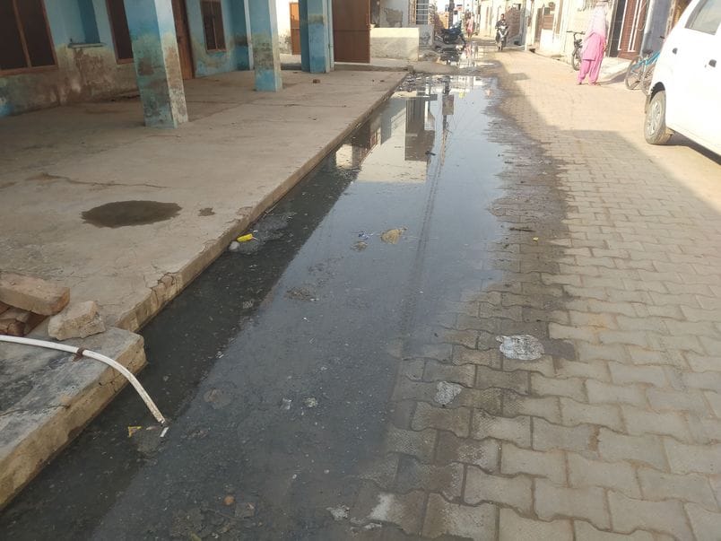 Sewer water keeps flowing on the streets and roads
