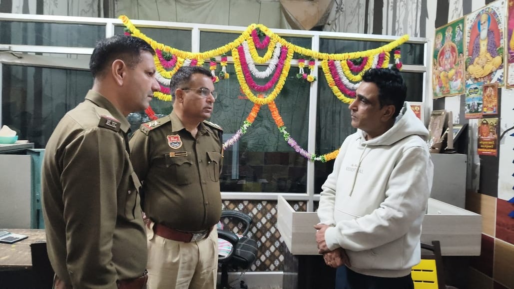 7 lakhs stolen from fruit warehouse and laptop-DVR stolen from other place