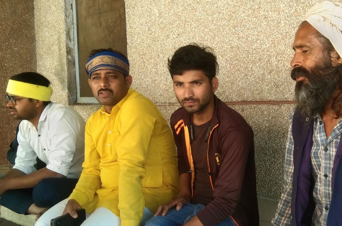 A bus ran over a farmer on the highway, killing him