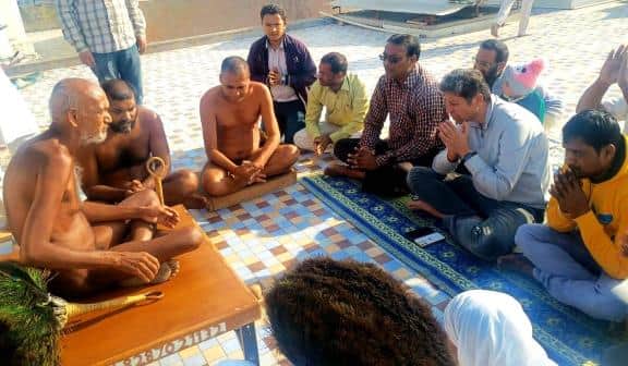 कार्यक्रम में मौजूद आचार्य वसुनंदी महाराज।