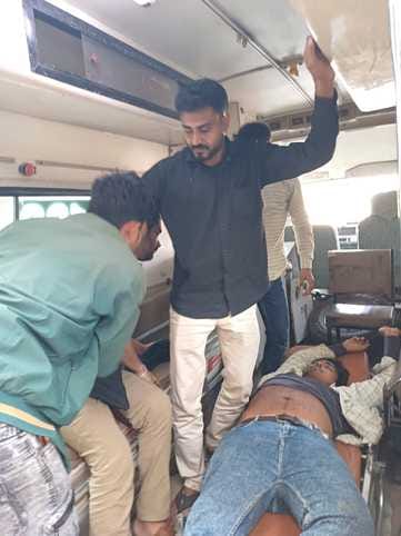 Bees attacked the complainants who reached the police station, nine injured