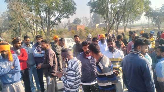 If payment was not made, private hospital did not give the body, villagers blocked the state highway