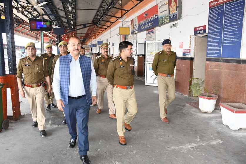 DM and SSP took stock of security arrangements at city station
