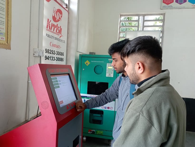 It is now easier to get tickets at Una railway station