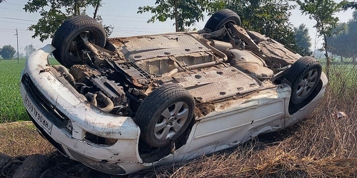 Car overturned uncontrolled on Delhi-Patial National Highway