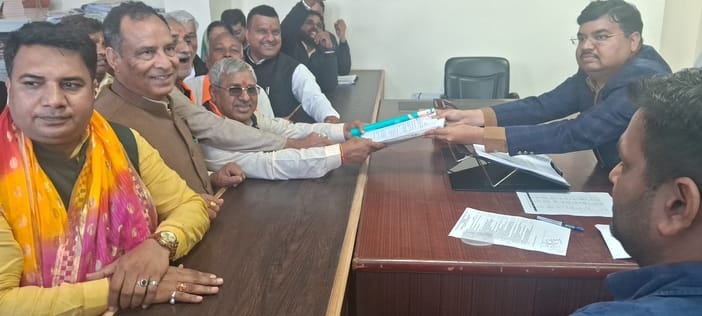 In Kharkhoda, 8 nominations were received for the post of Municipal Corporation President and 54 nominations for the post of councilor.