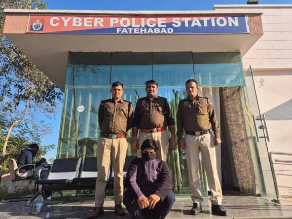 Accused of cheating by showing fake transaction arrested