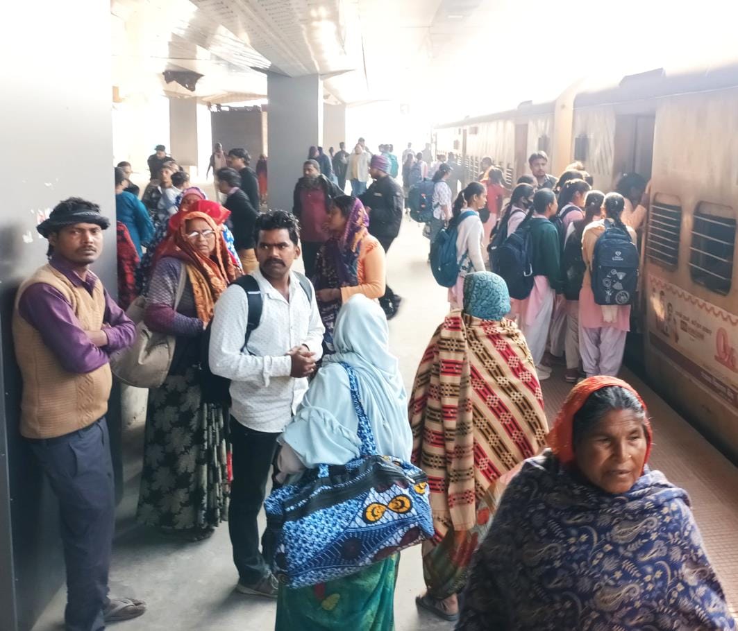 Tide of faith, devotees leave amid pushback