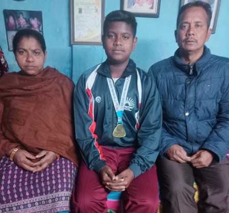 Handball masters Raunak and Raghav are winning medals