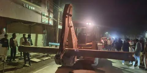 ratlam news Three-year-old child dies in road accident, parents injured