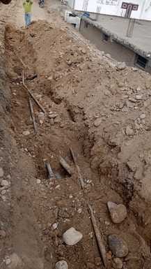 Digging to lay new drinking water pipe, water problem due to breakage of old pipe