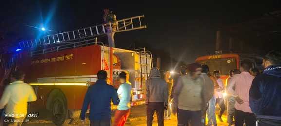 Fire broke out in the newly built cold store in Bisauli, six storey rack burnt