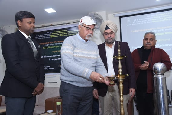 Farmers told the method of pest management
