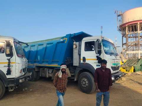 Dewas News: Mineral Department took action against 49 overloaded vehicles
