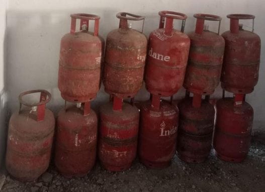 11 domestic gas cylinders seized from dhabas and confectionery shops
