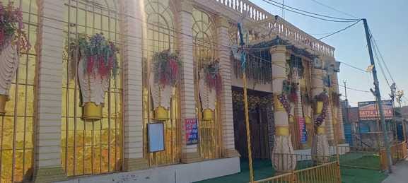 Two miscreants riding a bike snatched a bag full of money from the bride's father.