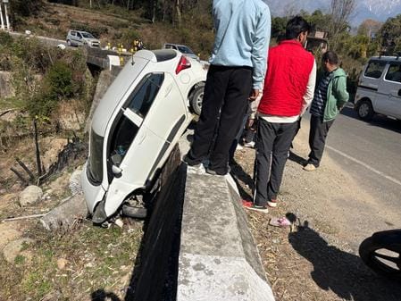 Car lost control in sand and fell off the road