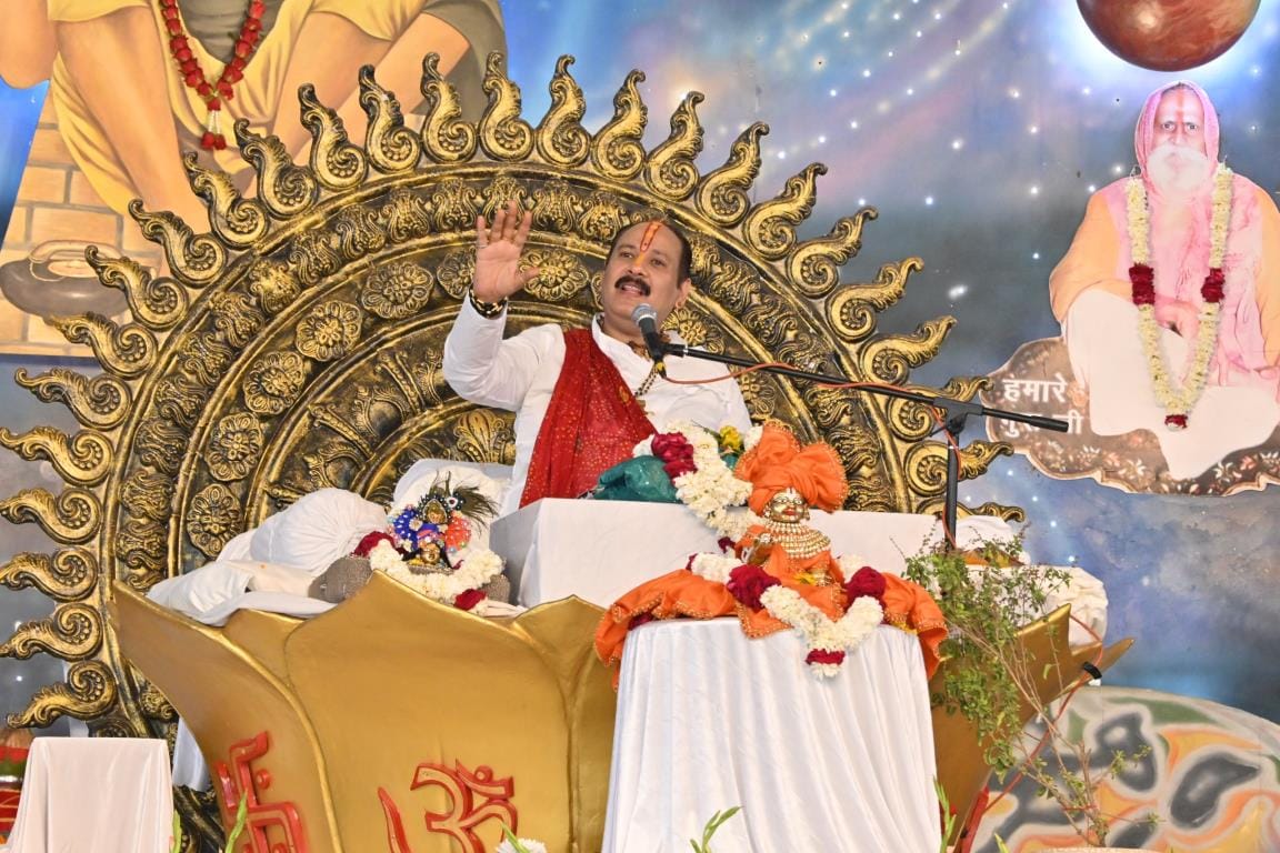 Water offered on Shivling destroys sorrows: Pandit Pradeep Mishra