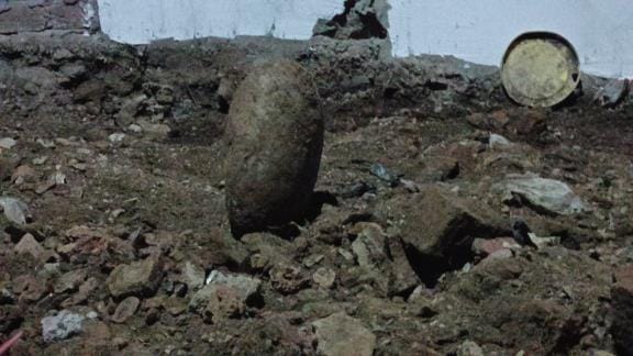 Ancient Shivling found in excavation of platform of Hanuman Garhi