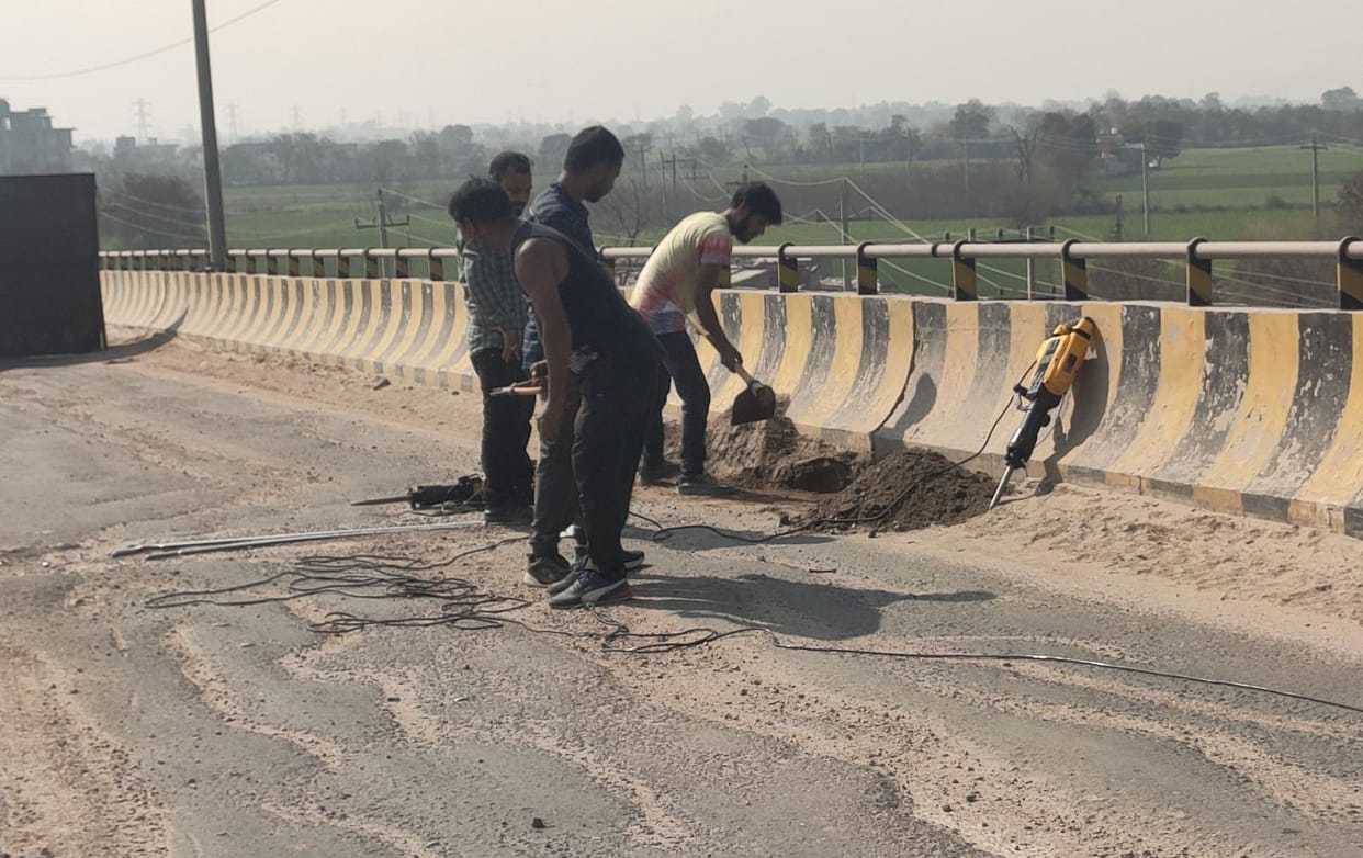 Finally the department woke up...Repair of Linkmarg ROB road started