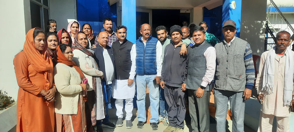 MLA listened to the problems of the people in Kandwal