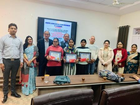 Three topper girl students of the college were honored