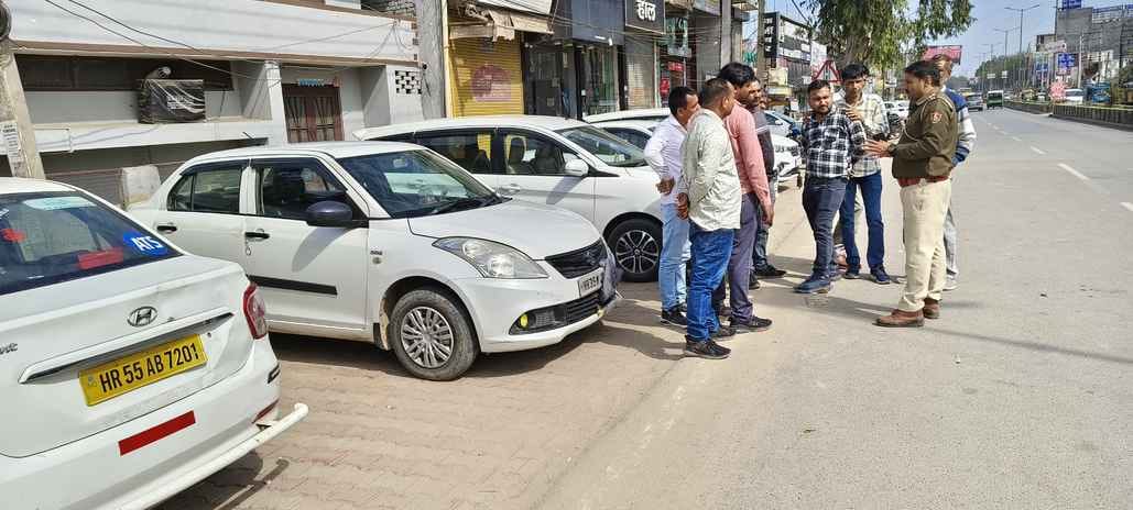 Traffic police issued challan for parking vehicle on roadside