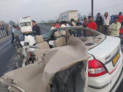 दर्दनाक हादसा: ट्रक से टकराई कार, एक ही परिवार के तीन सदस्यों की मौत, कुंभ स्नान कर लौट रहे थे सभी Three devotees travelling in a car returning from Maha Kumbh died in an accident