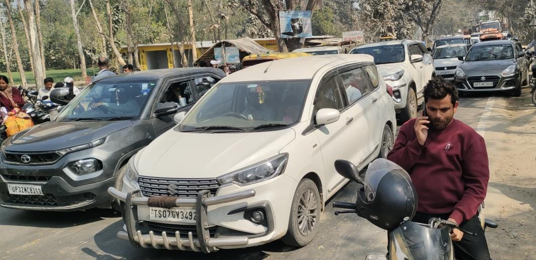 Huge jam on Ayodhya Highway