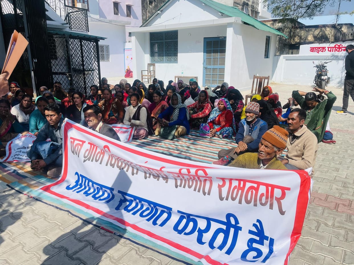 Villagers of Puchhadi threatened Jal Nigam office