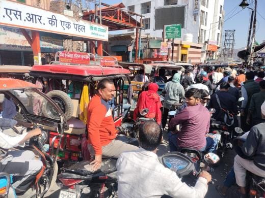 Traffic jam in Vrindavan, people are troubled