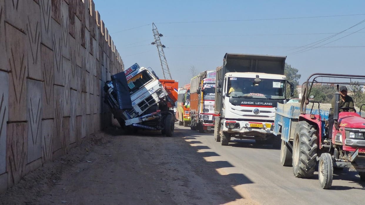 Truck Hit the Electricity Pole