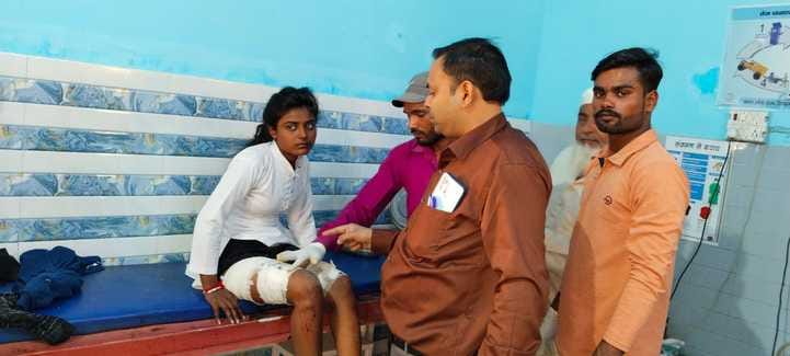 Monkeys attacked and injured a girl student who had come to give a practical exam.