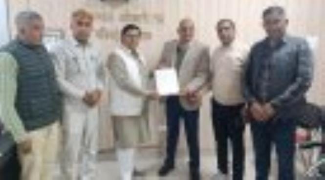 17 candidates are in the fray for the post of head in Loharu district elections, 8 withdrew their nomination.