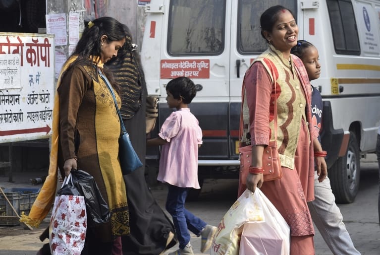 The temperature rose by four degrees in six days