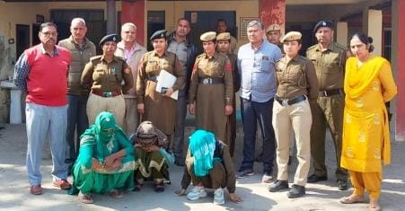 Three accused women, who took advantage of crowd in trains and committed gang-related theft, arrested
