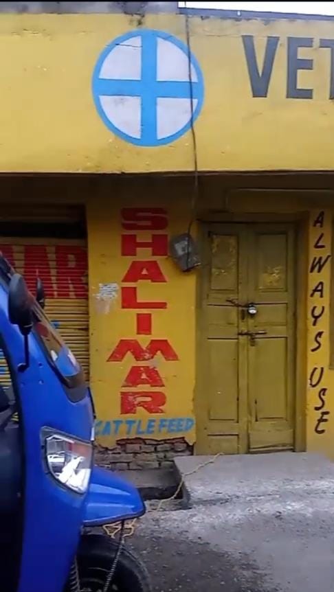 Battery autos being charged in government offices, people expressed displeasure