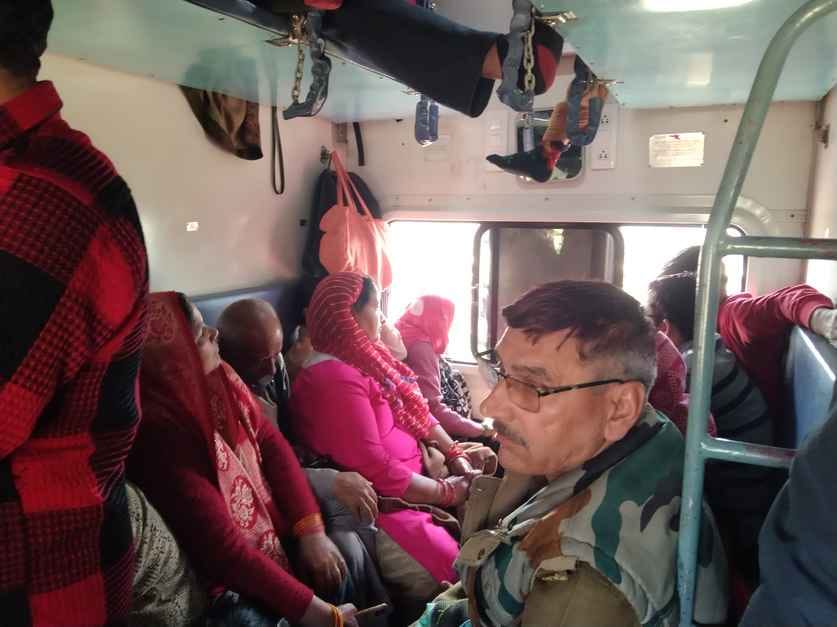 There is a tussle to get on the Sangam going to Subedarganj