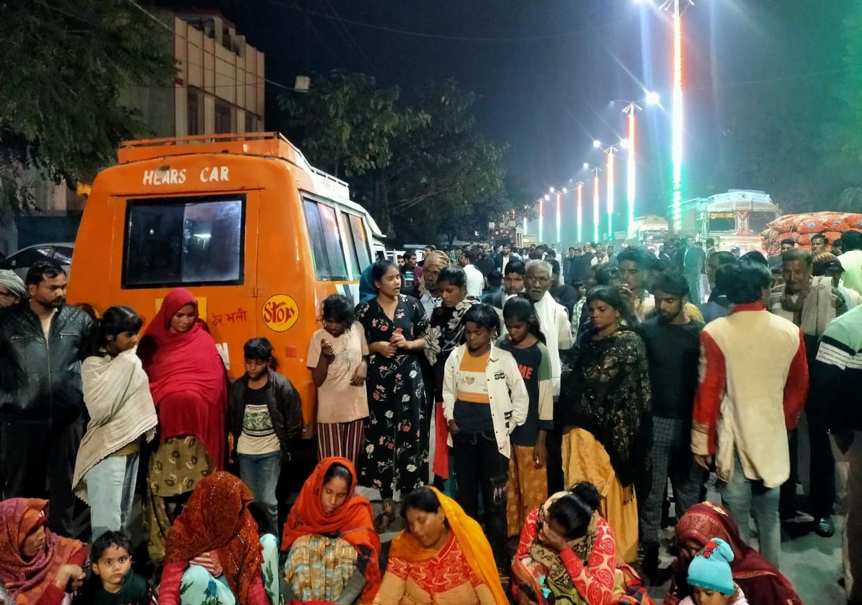 Relatives blocked the road and created ruckus after the death of the pregnant woman
