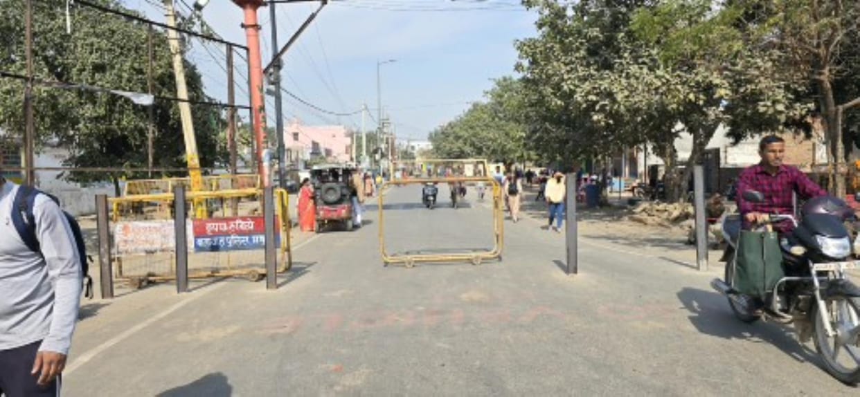 Ban on outside vehicles and e-rickshaws in Radhakund