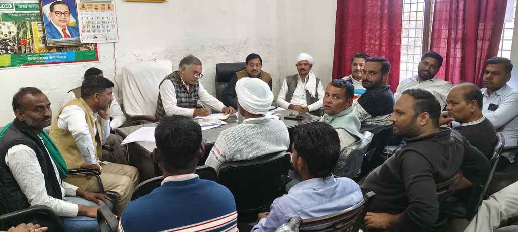 GM and secretary of sugar mill surrounded