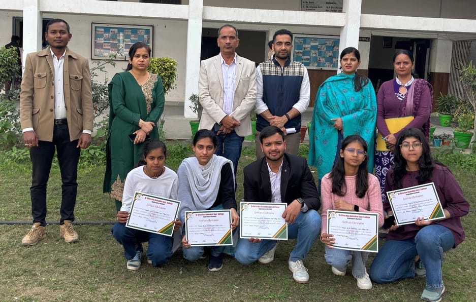 The team of Government College Psychology Department came first in Science Exhibition