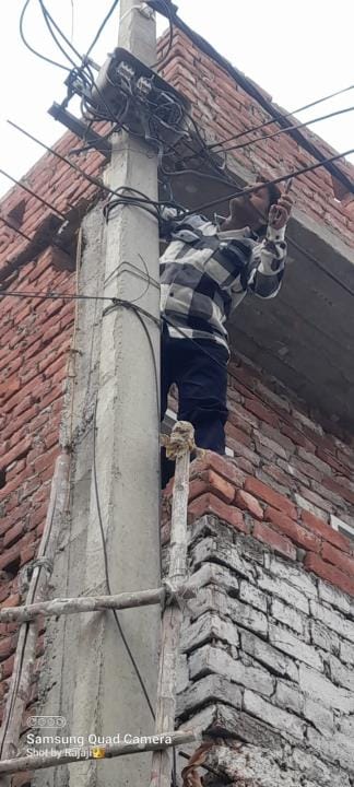 Electricity Department Cut the Defaulters Connection