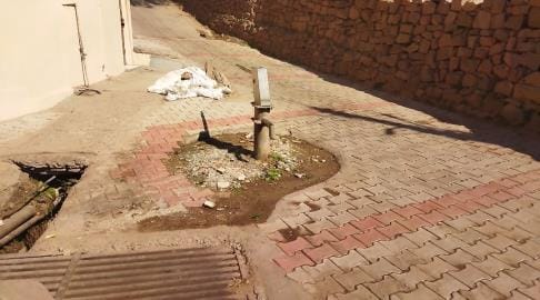 Hand pumps dry up, people troubled by water problem