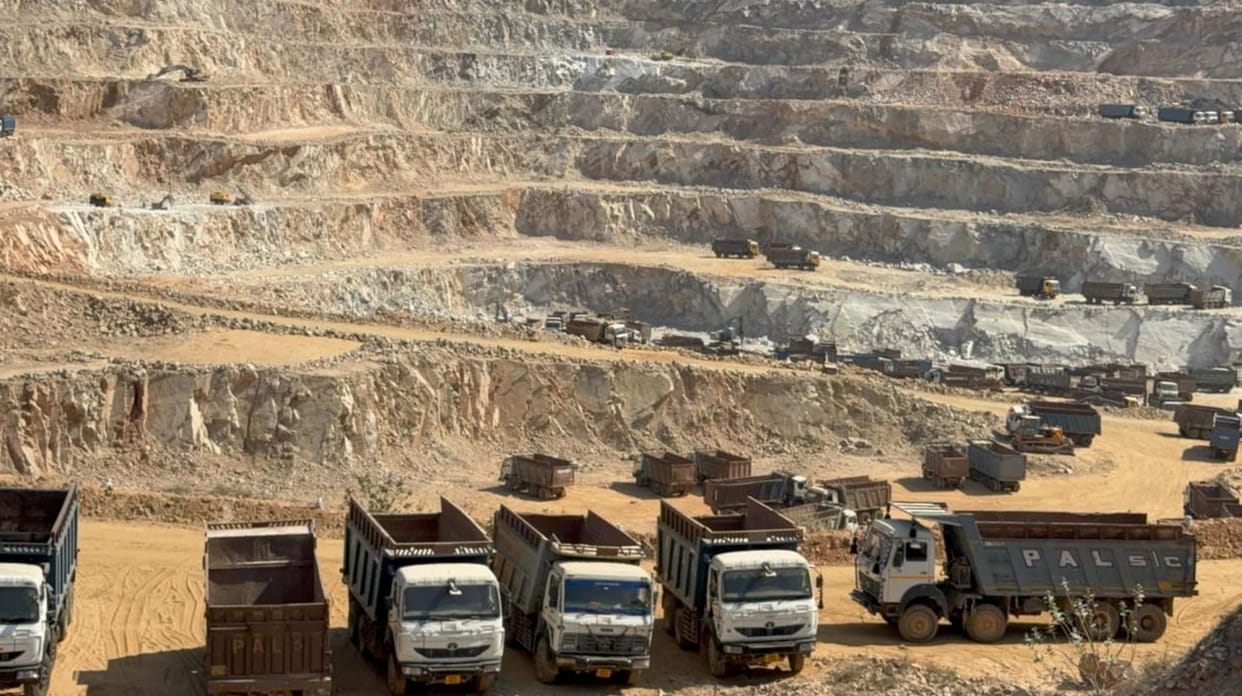 Work stopped in mining zone